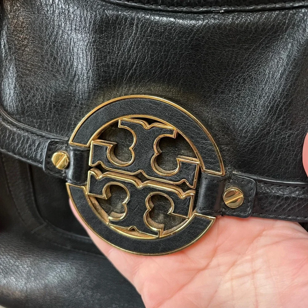 Tory Burch Amanda Hobo Black Pebbled Leather Gold‎ Logo Medallion Shoulder Bag